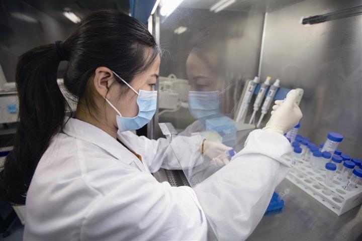 杭州蕭山生物醫(yī)藥組合式轉輪除濕機組.jpg